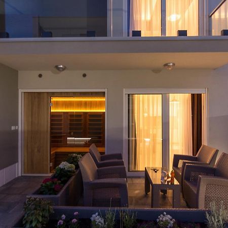 Guest House Petra Trogir Bagian luar foto