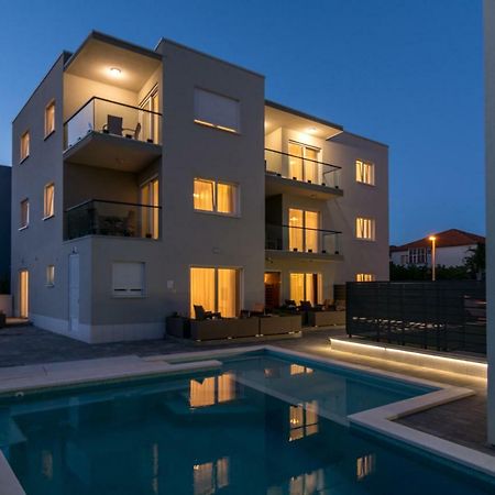 Guest House Petra Trogir Bagian luar foto