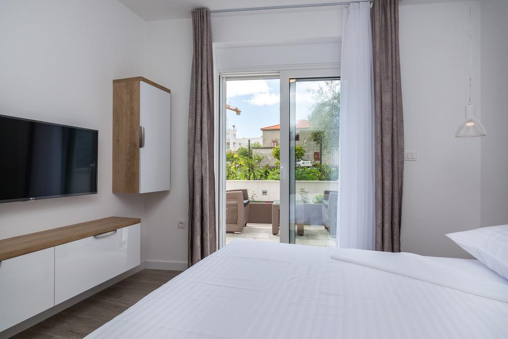 Guest House Petra Trogir Bagian luar foto